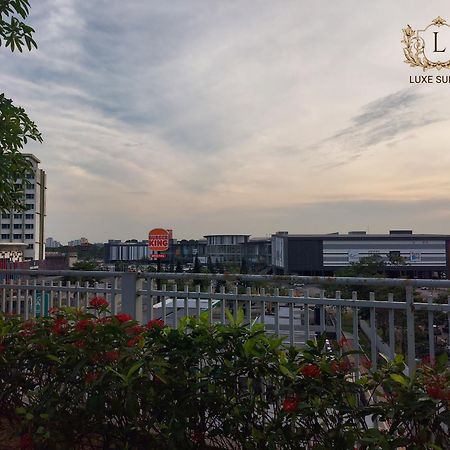 Luxe Suites At Skyloft Τζόχορ Μπάχρου Εξωτερικό φωτογραφία