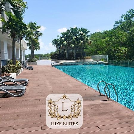 Luxe Suites At Skyloft Τζόχορ Μπάχρου Εξωτερικό φωτογραφία