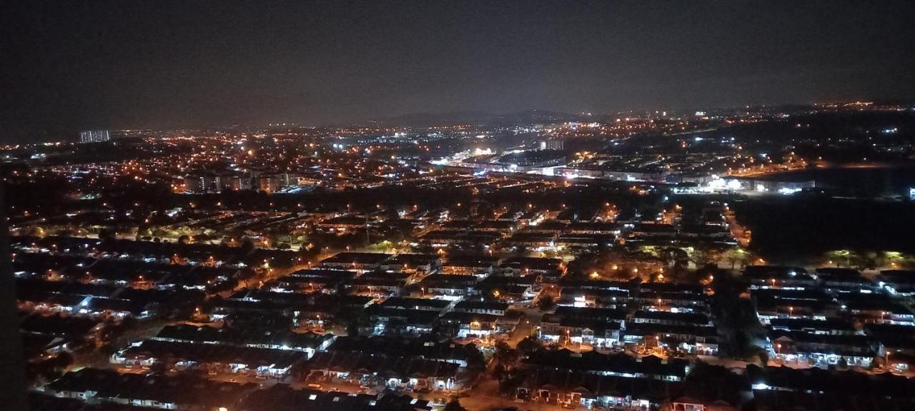 Luxe Suites At Skyloft Τζόχορ Μπάχρου Εξωτερικό φωτογραφία