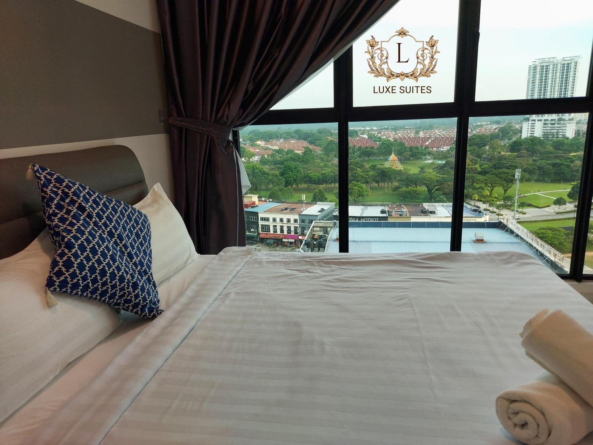 Luxe Suites At Skyloft Τζόχορ Μπάχρου Εξωτερικό φωτογραφία